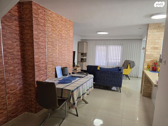 דו משפחתי, אופקים