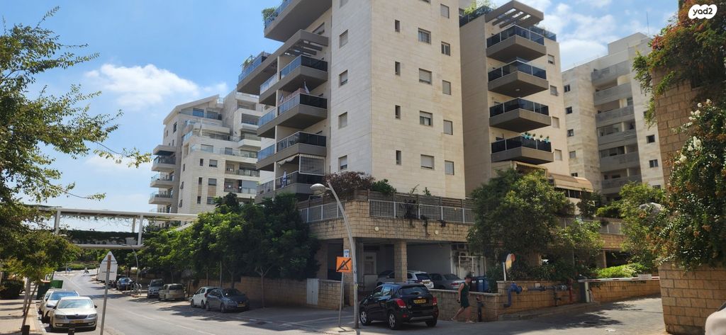 דירה, כפר סבא