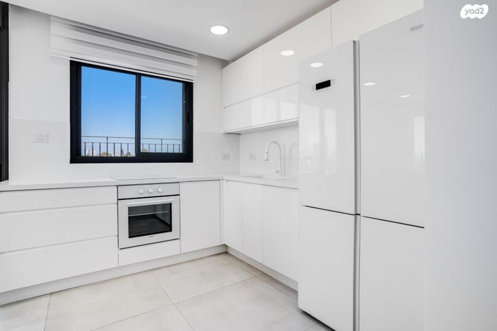 גג/ פנטהאוז, הטייסים, תל גיבורים, חולון