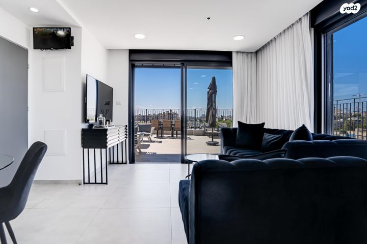 גג/ פנטהאוז, הטייסים, תל גיבורים, חולון