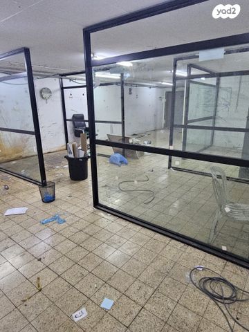 מבני תעשיה, אזור תעשייה מישור אדומים, מעלה אדומים