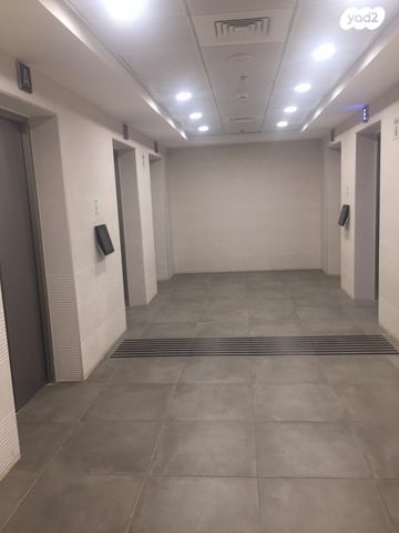 משרדים, הרב ניסנבאום 37, בת ים