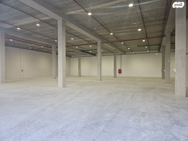 מבני תעשיה, אזור תעשייה מישור אדומים, מעלה אדומים