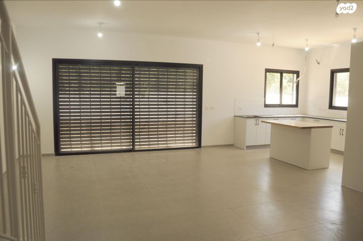 דו משפחתי, דרך הים 30, מרכז פרדס חנה, פרדס חנה כרכור