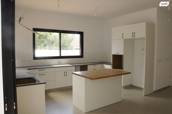 דו משפחתי, דרך הים 30, מרכז פרדס חנה, פרדס חנה כרכור