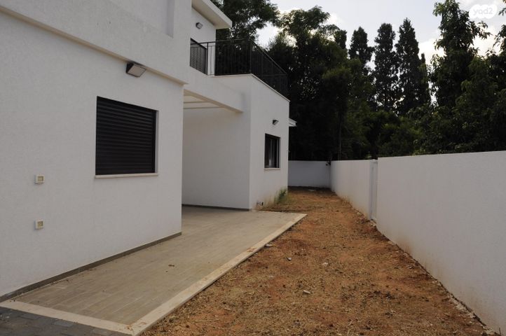 דו משפחתי, דרך הים 30, מרכז פרדס חנה, פרדס חנה כרכור