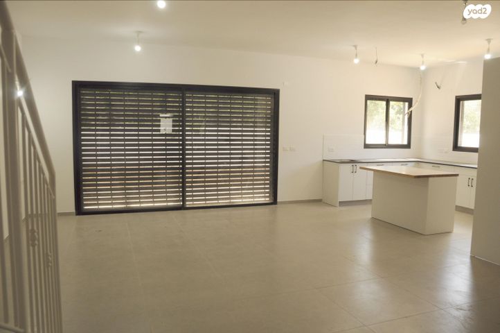 דו משפחתי, דרך הים 30, מרכז פרדס חנה, פרדס חנה כרכור