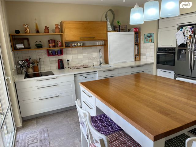 דו משפחתי, אורנית, אורנית