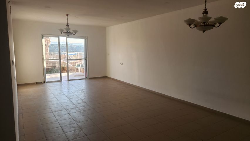 דירת גן, אורנית