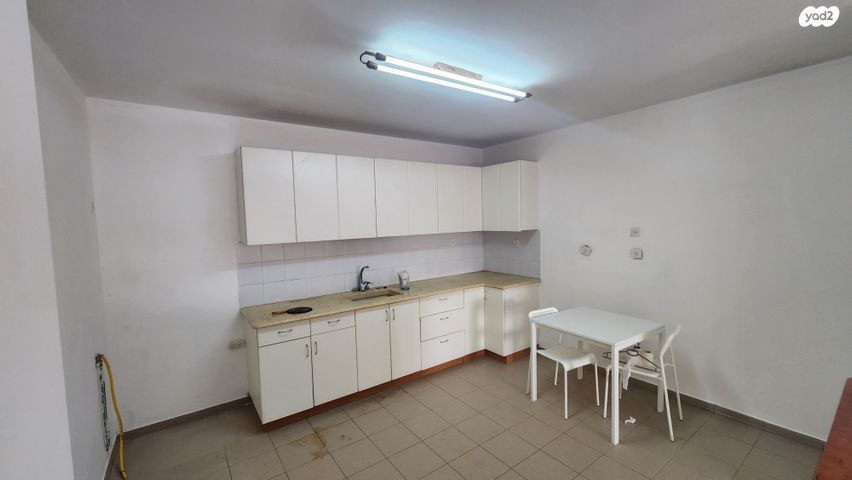 דירת גן, אורנית