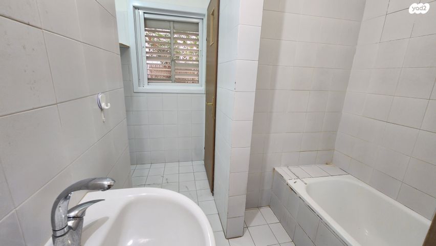 דירת גן, אורנית