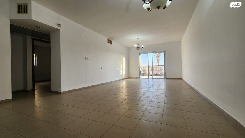 דירת גן, אורנית