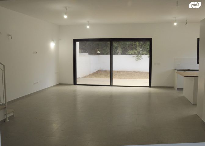 דו משפחתי, דרך הים 30, מרכז פרדס חנה, פרדס חנה כרכור