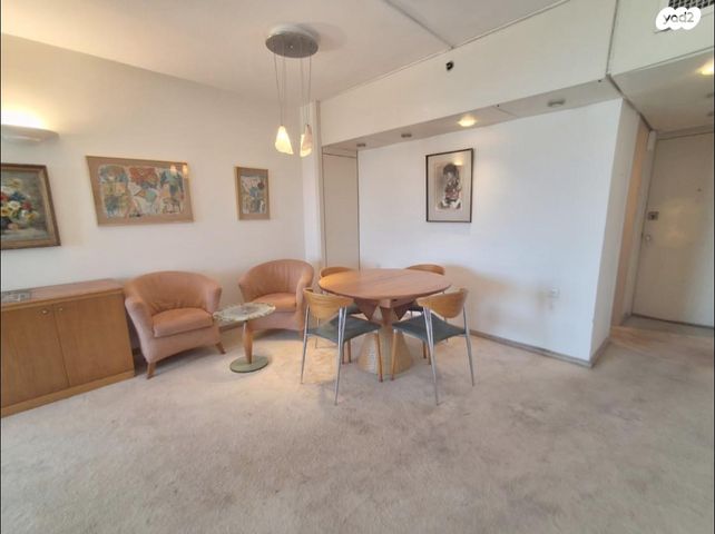 דירה, הרצליה