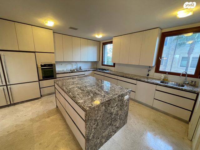 דירה, בנימין ד'ישראלי, טלביה, קוממיות, ירושלים