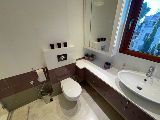 דירה, בנימין ד'ישראלי, טלביה, קוממיות, ירושלים