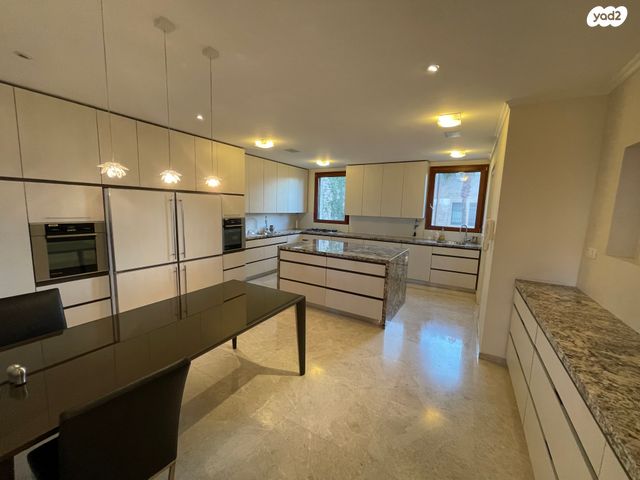 דירה, בנימין ד'ישראלי, טלביה, קוממיות, ירושלים