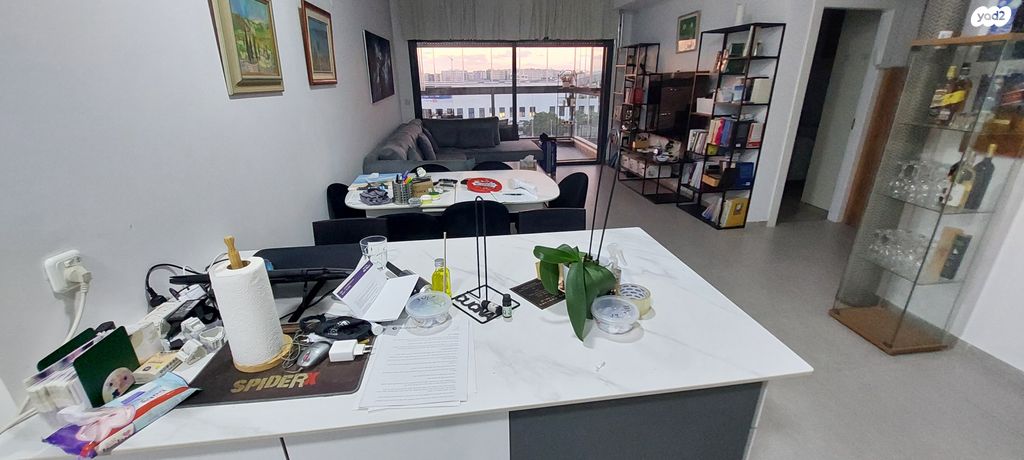 דירה, יעקב תמרי, חצרות המושבה, רחובות