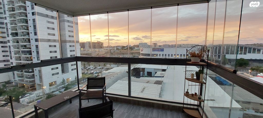 דירה, יעקב תמרי, חצרות המושבה, רחובות