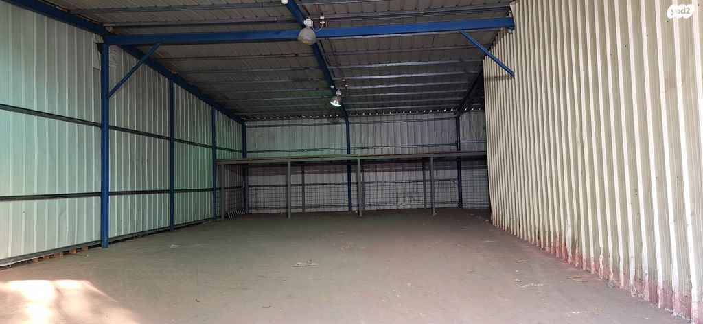 מחסנים, אחיעזר