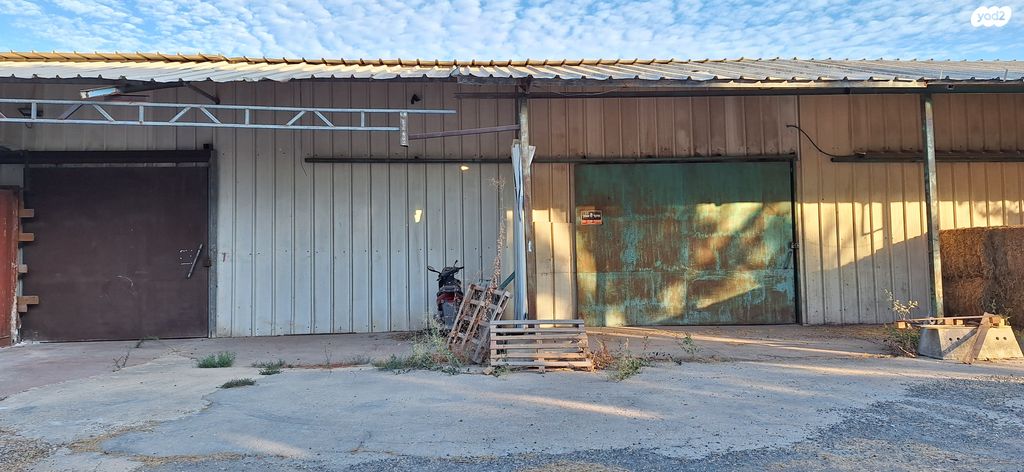 מחסנים, אחיעזר