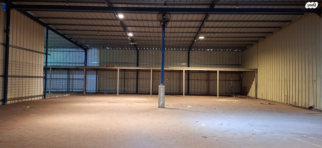 מחסנים, אחיעזר