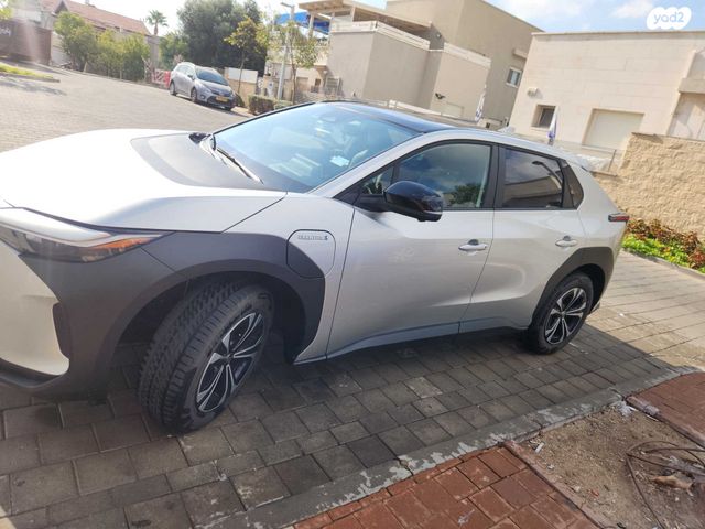 מודעת רכב טויוטה bZ4X