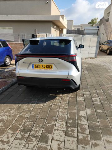טויוטה bZ4X