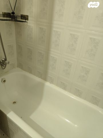 דירה, האלה 20, בני עי"ש