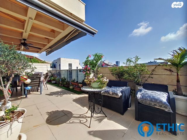 דופלקס, משה וילנסקי, הזמר העברי, כפר סבא