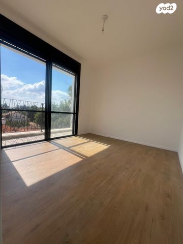 בית פרטי/ קוטג', השופטים 32, מרכז כרכור, פרדס חנה כרכור