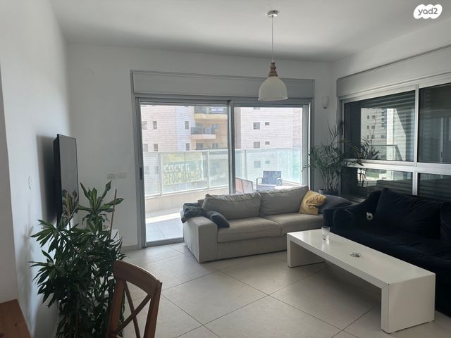 דירה, חוט השני, עין הים, חדרה