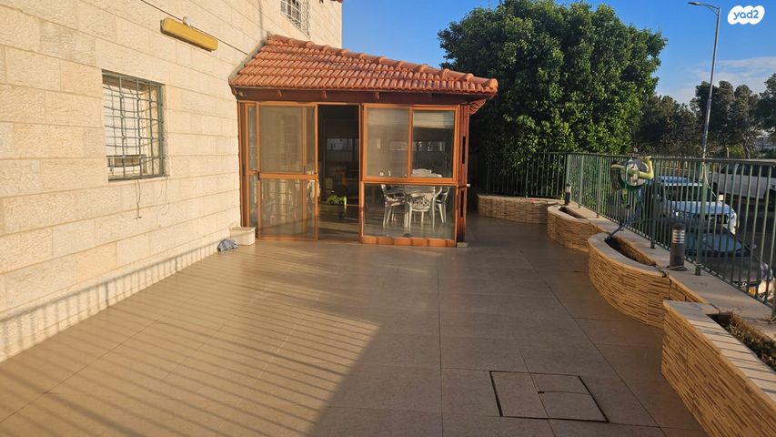 דירת גן, פרי מגדים, מגדים, מעלה אדומים