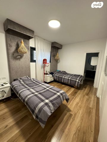 דו משפחתי, צבי סגל, ברנע, אשקלון