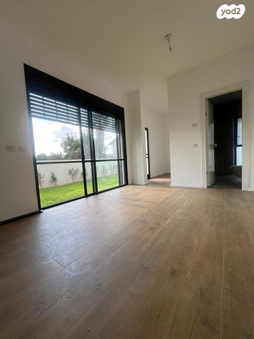 בית פרטי/ קוטג', השופטים 32, מרכז כרכור, פרדס חנה כרכור