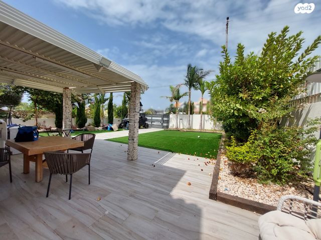 דו משפחתי, צבי סגל, ברנע, אשקלון