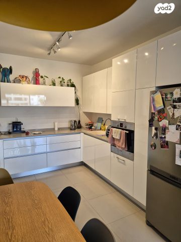 אזורי חן, גימל החדשה