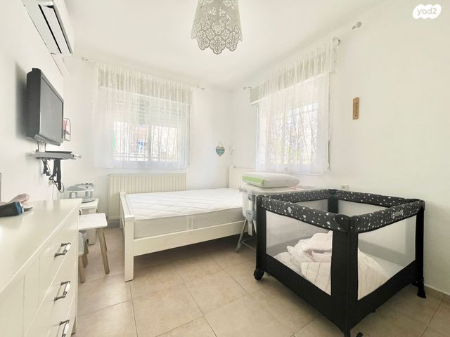 דירה, דן פגיס, פסגת זאב, ירושלים