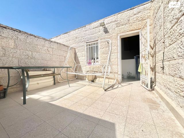 דירה, דן פגיס, פסגת זאב, ירושלים