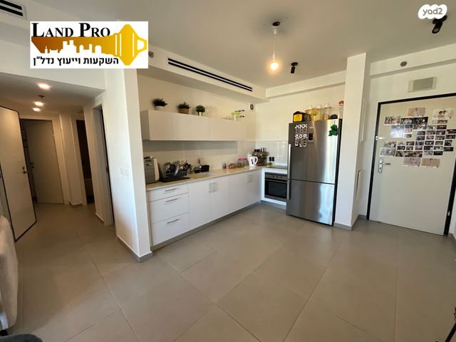 שולמית אלוני 