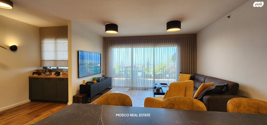 גג/ פנטהאוז, אבן עזרא 36, מרכז, הרצליה