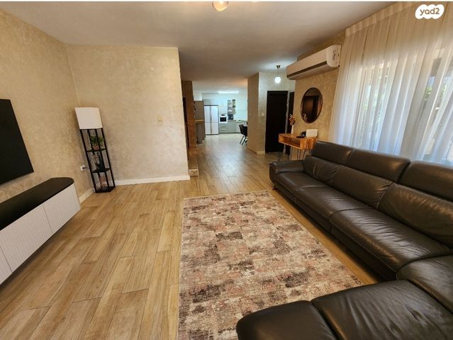 דו משפחתי, נווה גן, גן יבנה