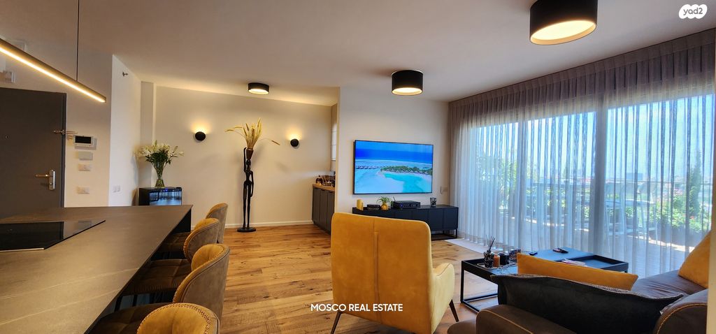 גג/ פנטהאוז, אבן עזרא 36, מרכז, הרצליה