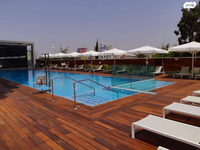 דירה, ניסים אלוני, צמרות איילון, פארק צמרת, תל אביב יפו