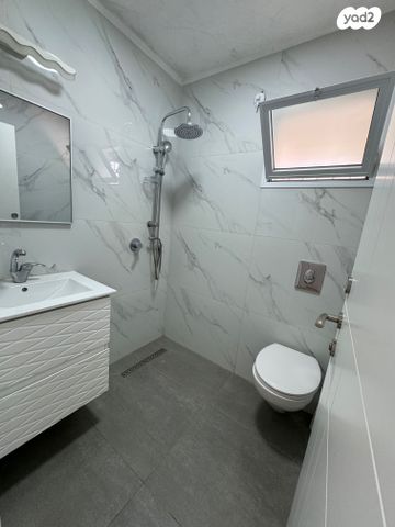 דירה, עזרא, שיכוני המזרח, ראשון לציון