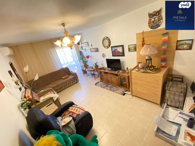 דירה, צבר, נעורים, ערד