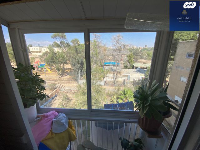 דירה, צבר, נעורים, ערד