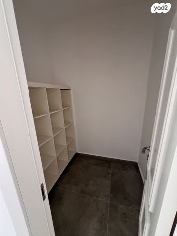 דירה, הדולפין, עג'מי, גבעת העליה, תל אביב יפו