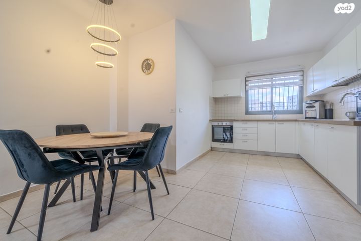 דירה, טופז 23, אבני חן, חריש