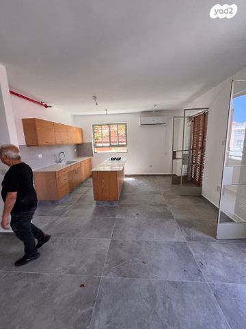 דירה, הדולפין, עג'מי, גבעת העליה, תל אביב יפו